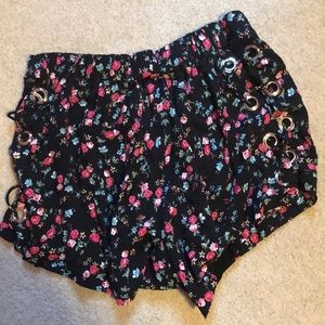 floral shorts